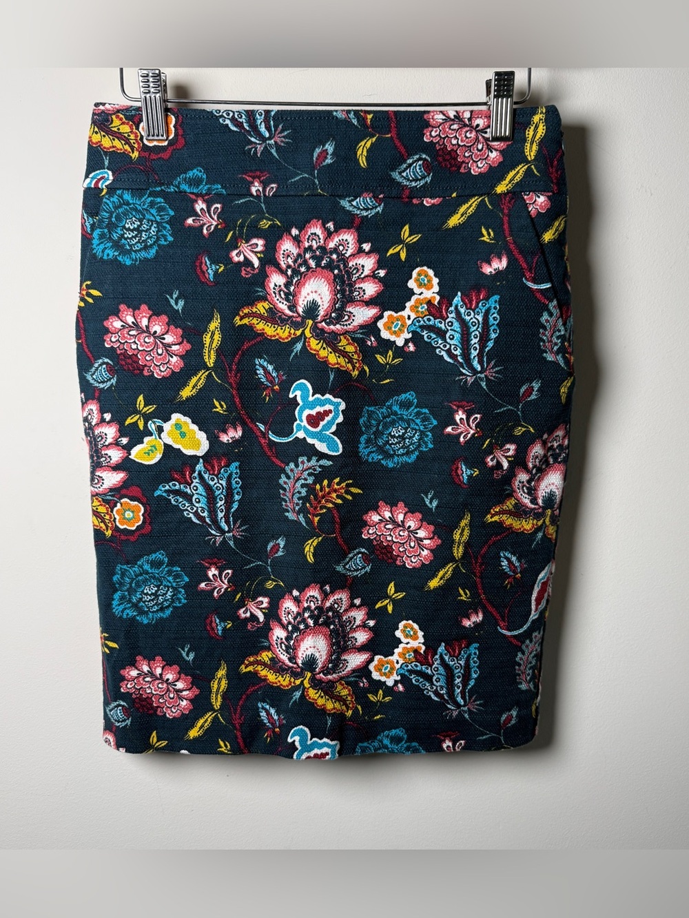 LOFT Jacobean Floral Pencil Skirt | Size 2 | Navy Botanical Garden Vibes